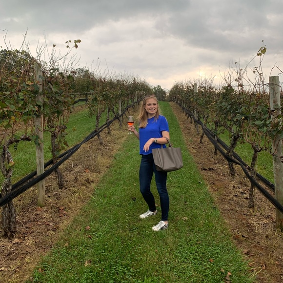 Meet your Posher, Brooke - Picture 2 of 4